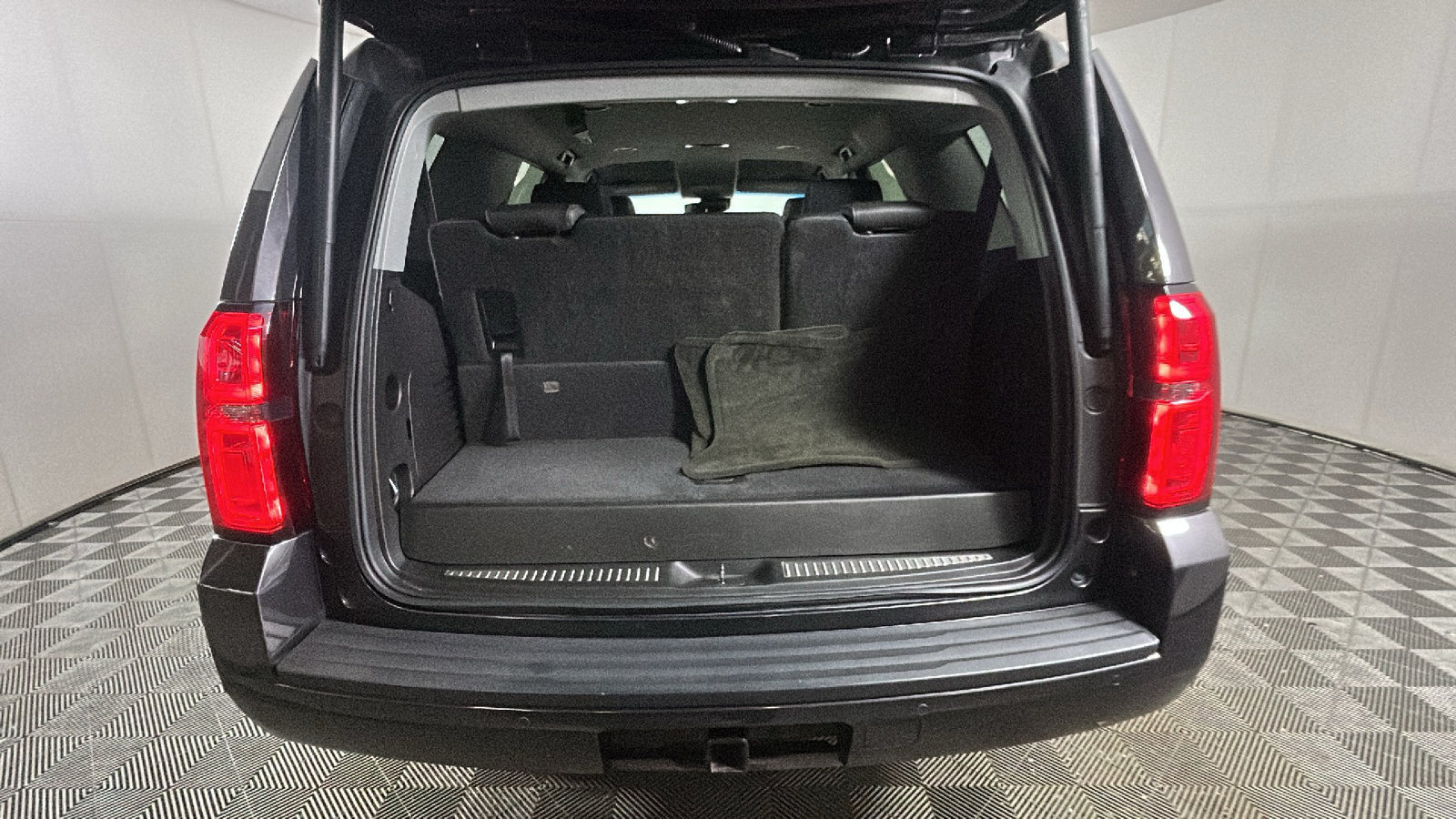 Used 2015 Chevrolet Tahoe LT w/ Max Trailering Package AWD/4WD image 33
