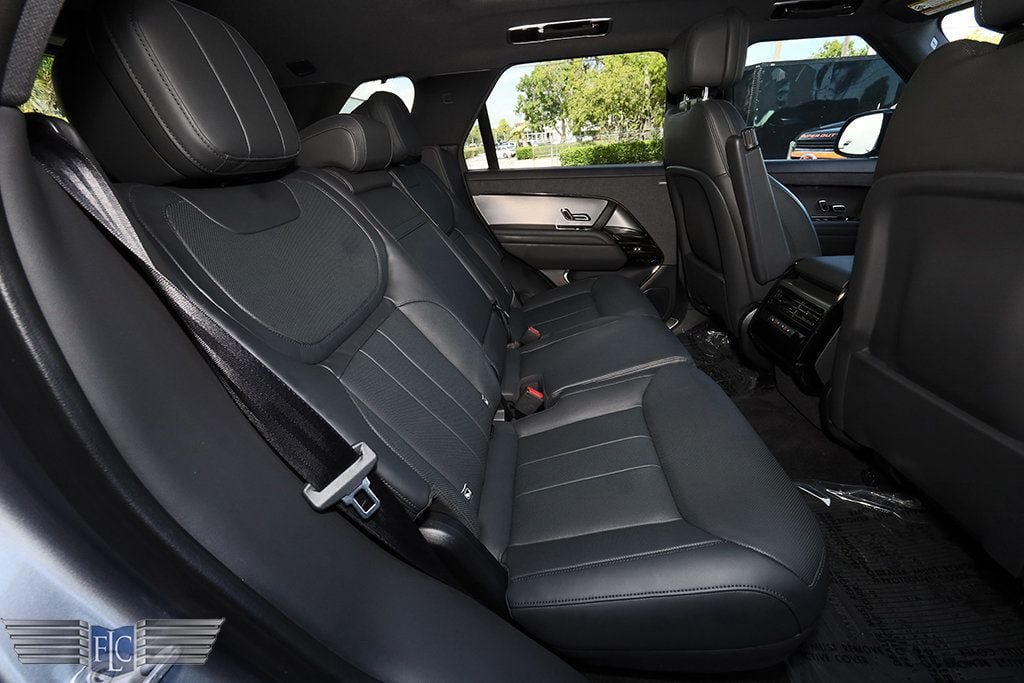 Used 2023 Land Rover Range Rover Sport SE AWD/4WD image 17