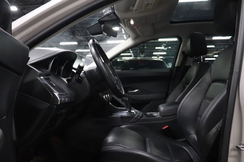 Used 2018 Jaguar E-PACE S image 9