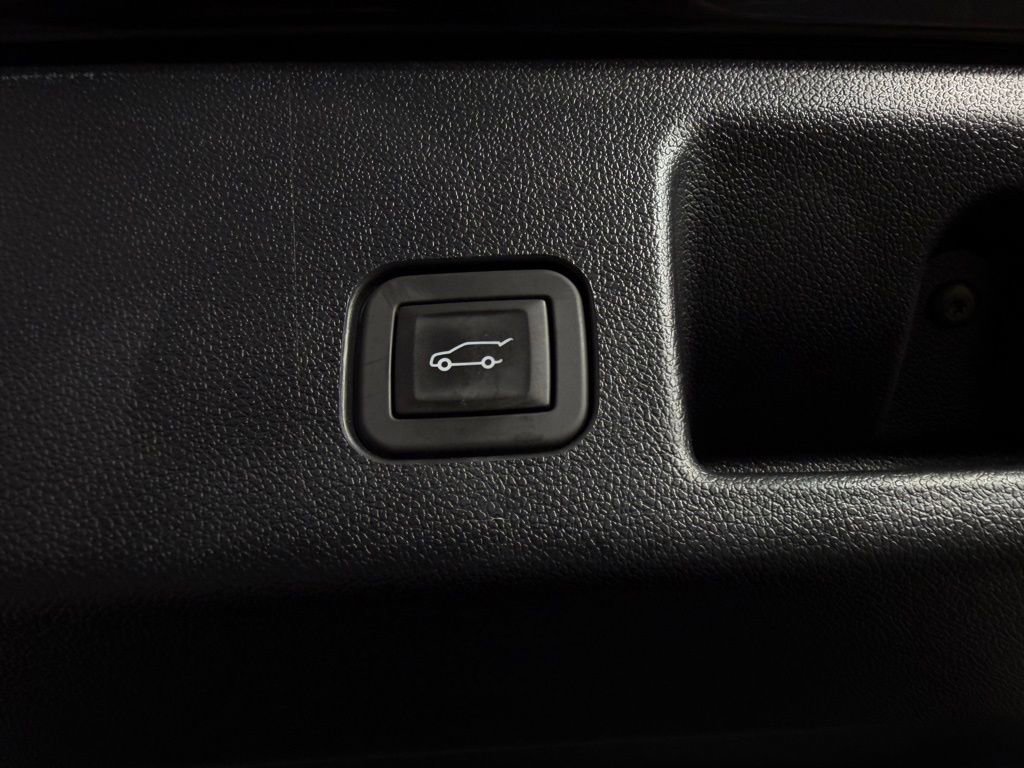 Used 2024 Chevrolet Equinox EV RS image 29