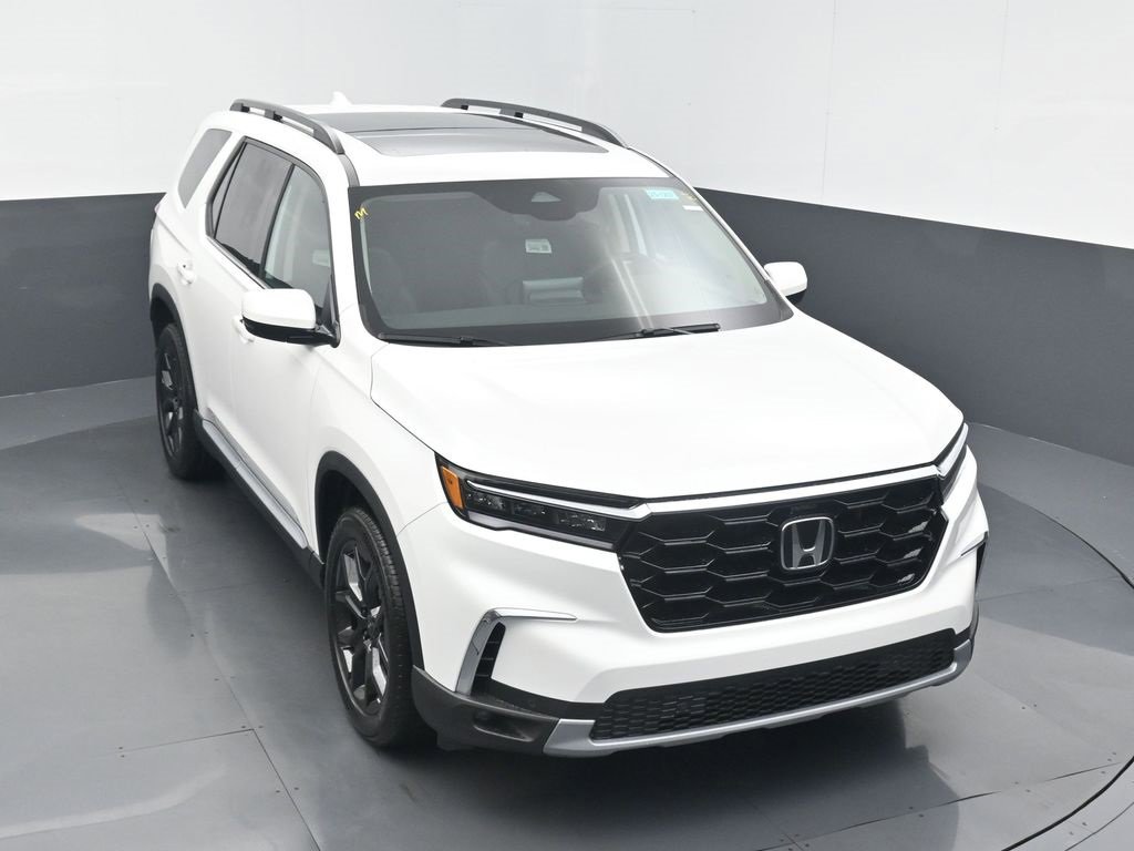 New 2025 Honda Pilot Touring image 3