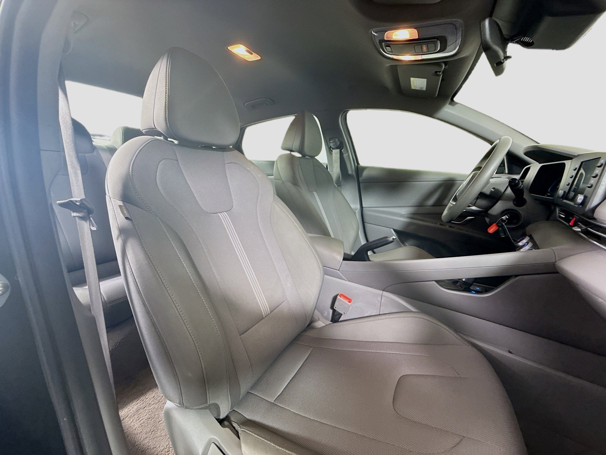 Used 2025 Hyundai Elantra SE image 28