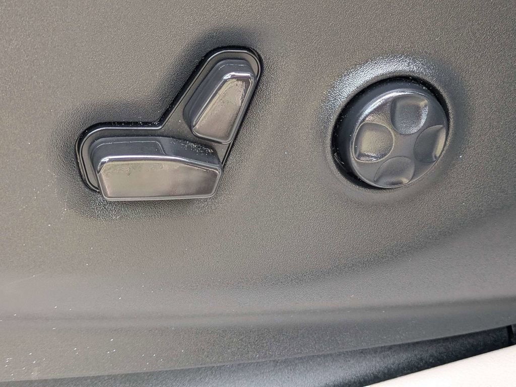 Used 2023 Chrysler Pacifica Touring-L FWD image 20