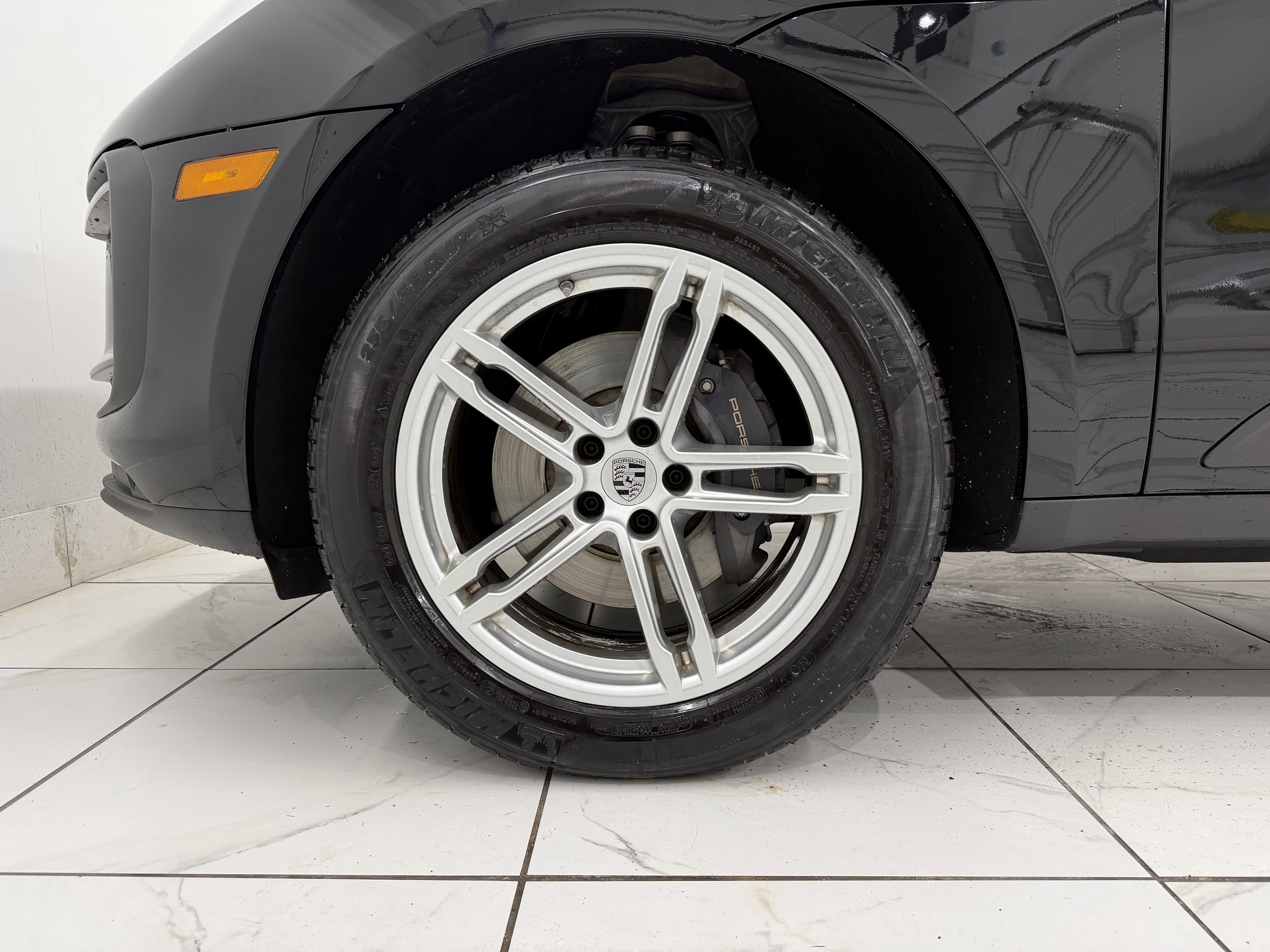 Certified 2025 Porsche Macan image 16