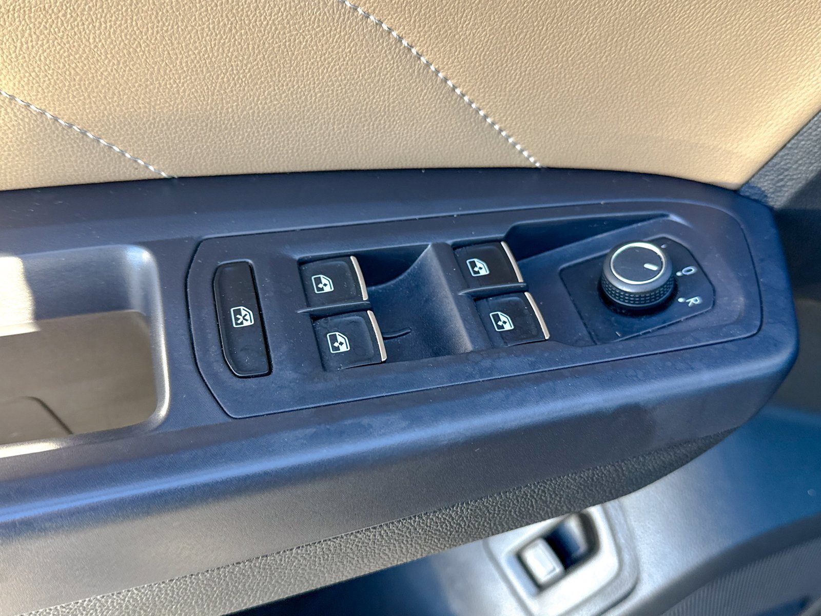 Used 2021 Volkswagen Atlas Cross Sport SEL image 18