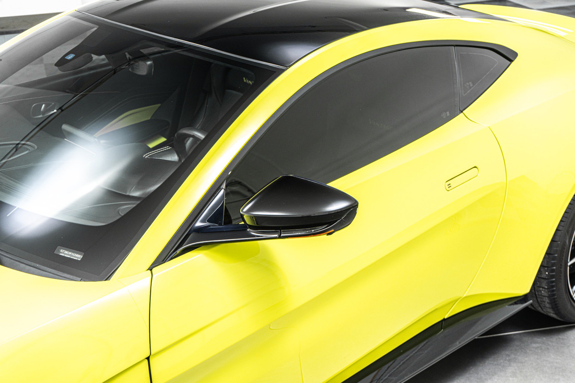 Used 2019 Aston Martin V8 Vantage Coupe RWD image 43