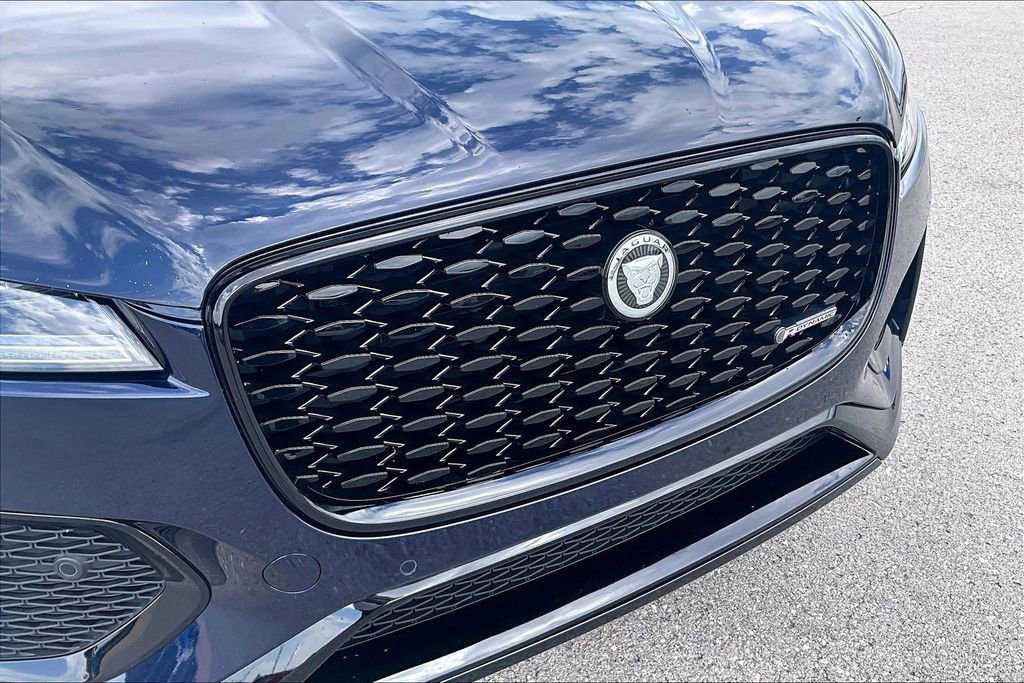 Used 2025 Jaguar F-PACE R-Dynamic S image 29