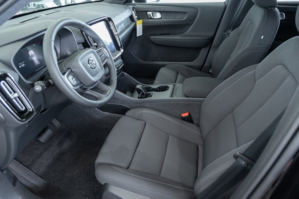 New 2025 Volvo EX40 Core w/ Climate Package image 6