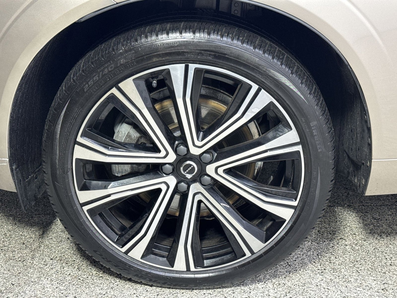 Used 2023 Volvo XC60 B6 Ultimate w/ Protection Package Premier image 16