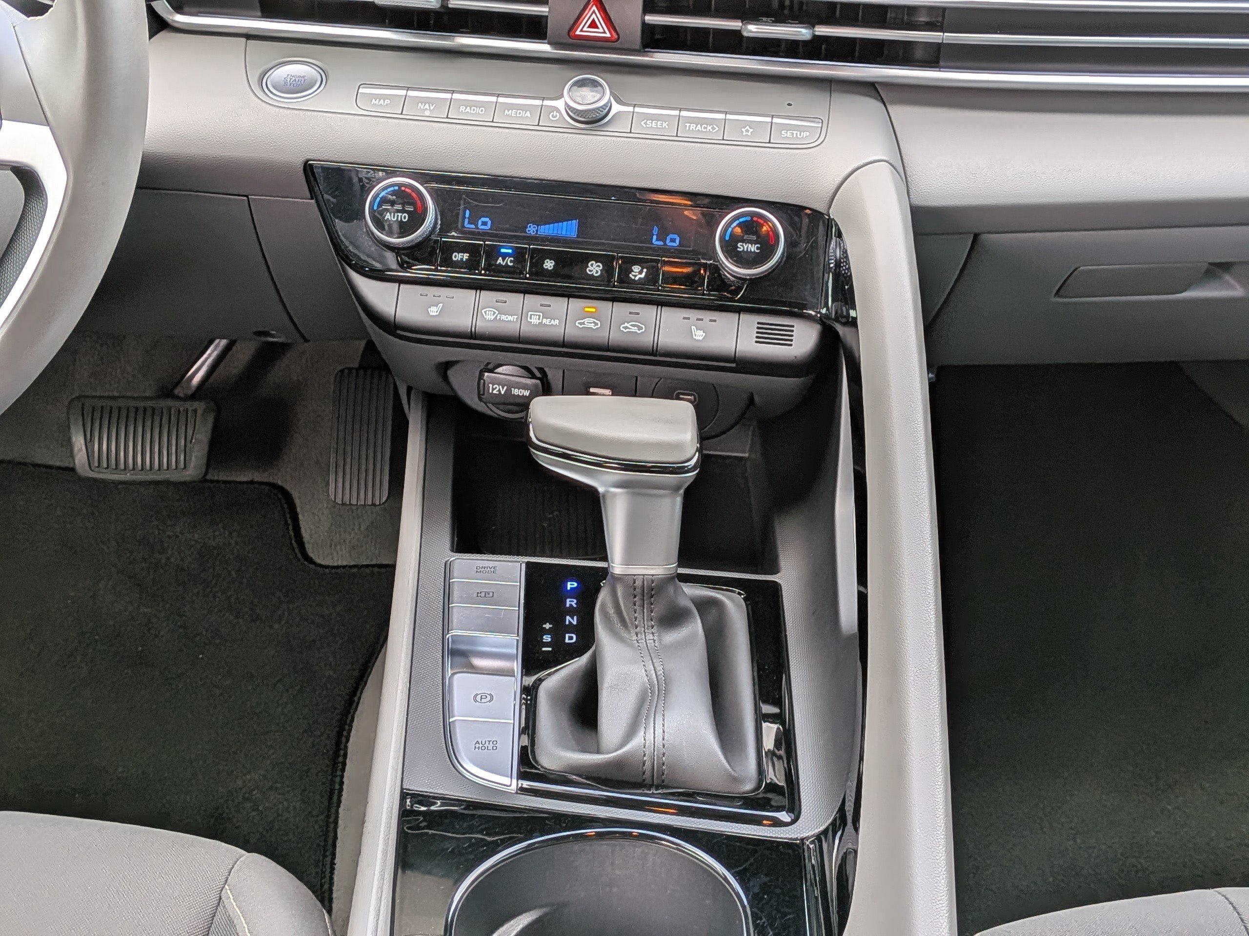 Certified 2025 Hyundai Elantra SEL image 18