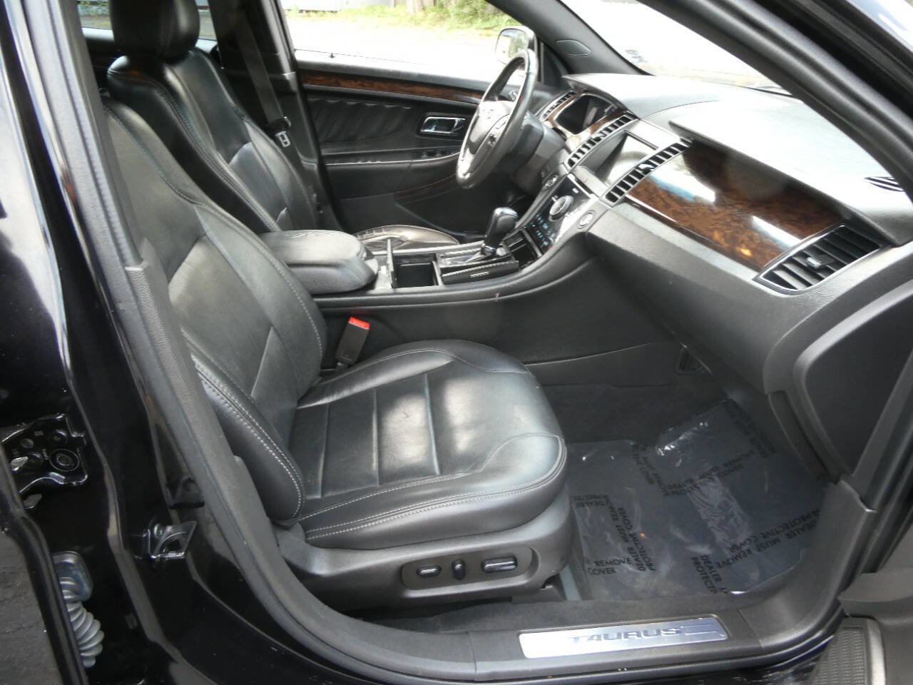 Used 2019 Ford Taurus Limited image 23