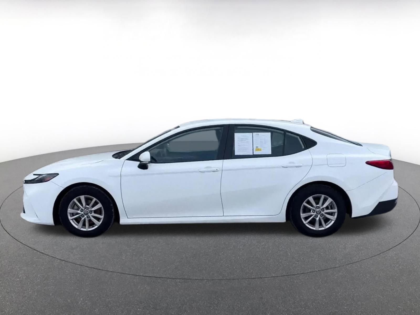 Used 2025 Toyota Camry LE image 9