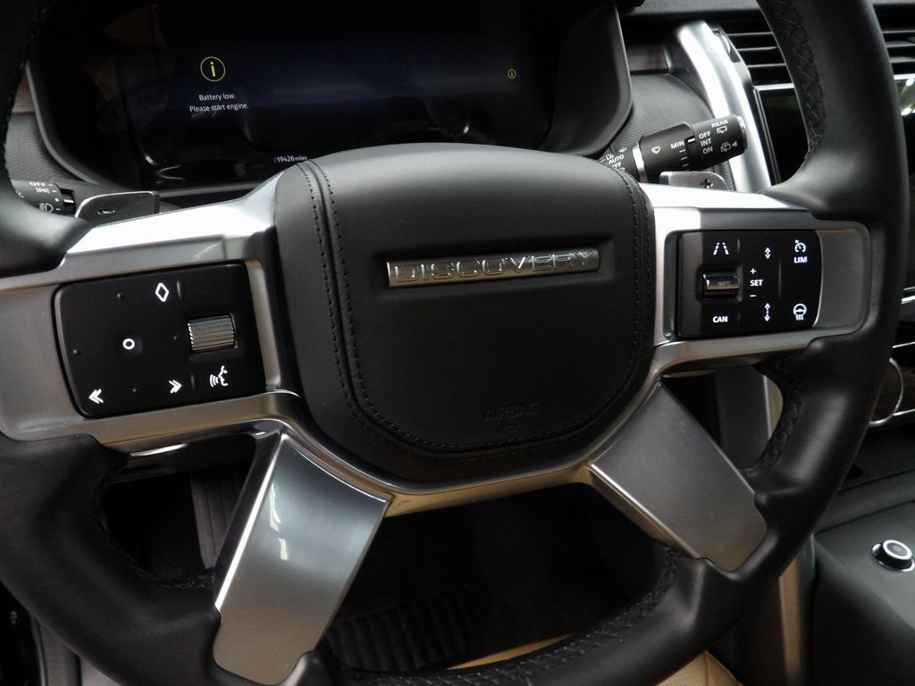 Used 2024 Land Rover Discovery Dynamic SE AWD/4WD image 40
