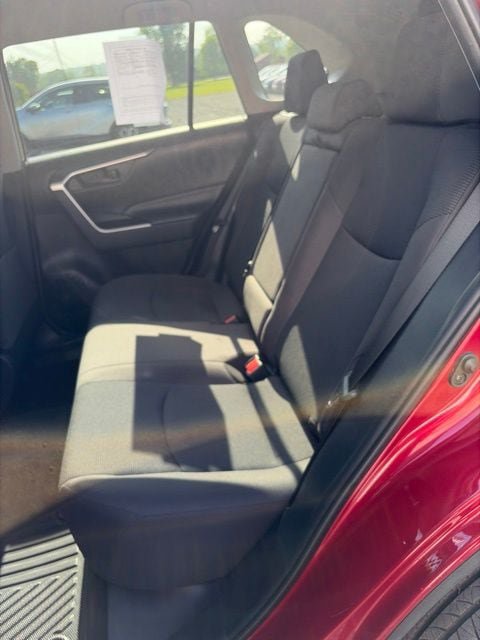 Used 2019 Toyota RAV4 LE AWD/4WD image 13