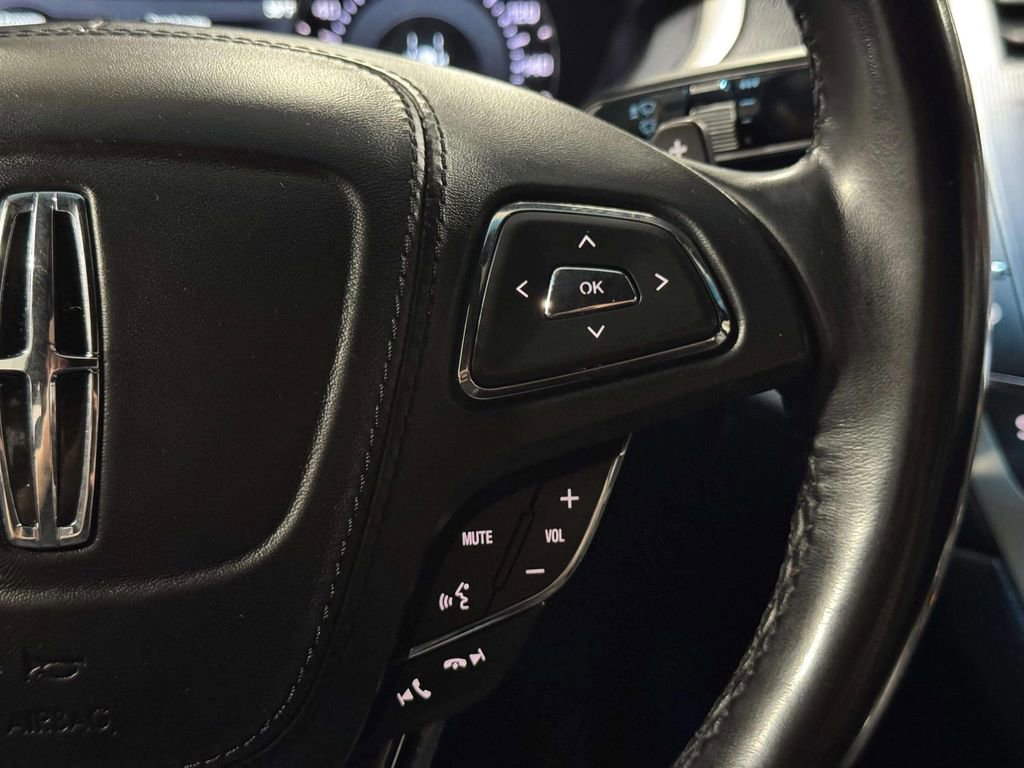 Used 2019 Lincoln MKZ Reserve image 12