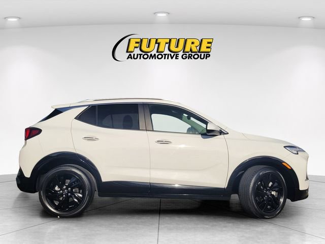 Used 2024 Buick Encore GX Sport Touring image 3