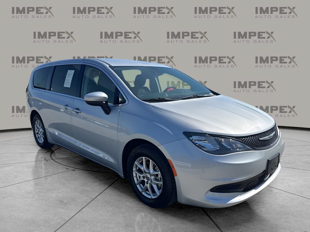 Used 2023 Chrysler Voyager LX FWD image 7
