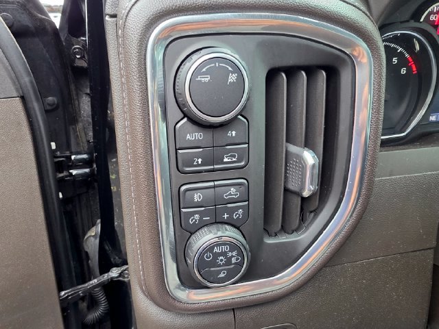 Used 2019 Chevrolet Silverado 1500 LTZ w/ LTZ Premium Package AWD/4WD image 27