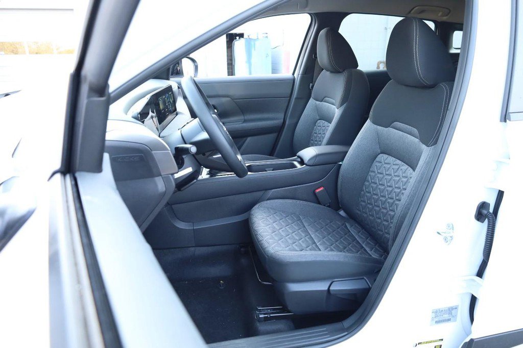 New 2026 Nissan Kicks SV image 8