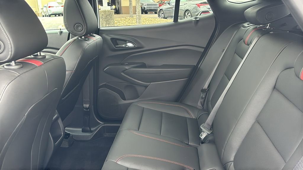 Used 2025 Chevrolet Trax RS w/ Sunroof Package image 29