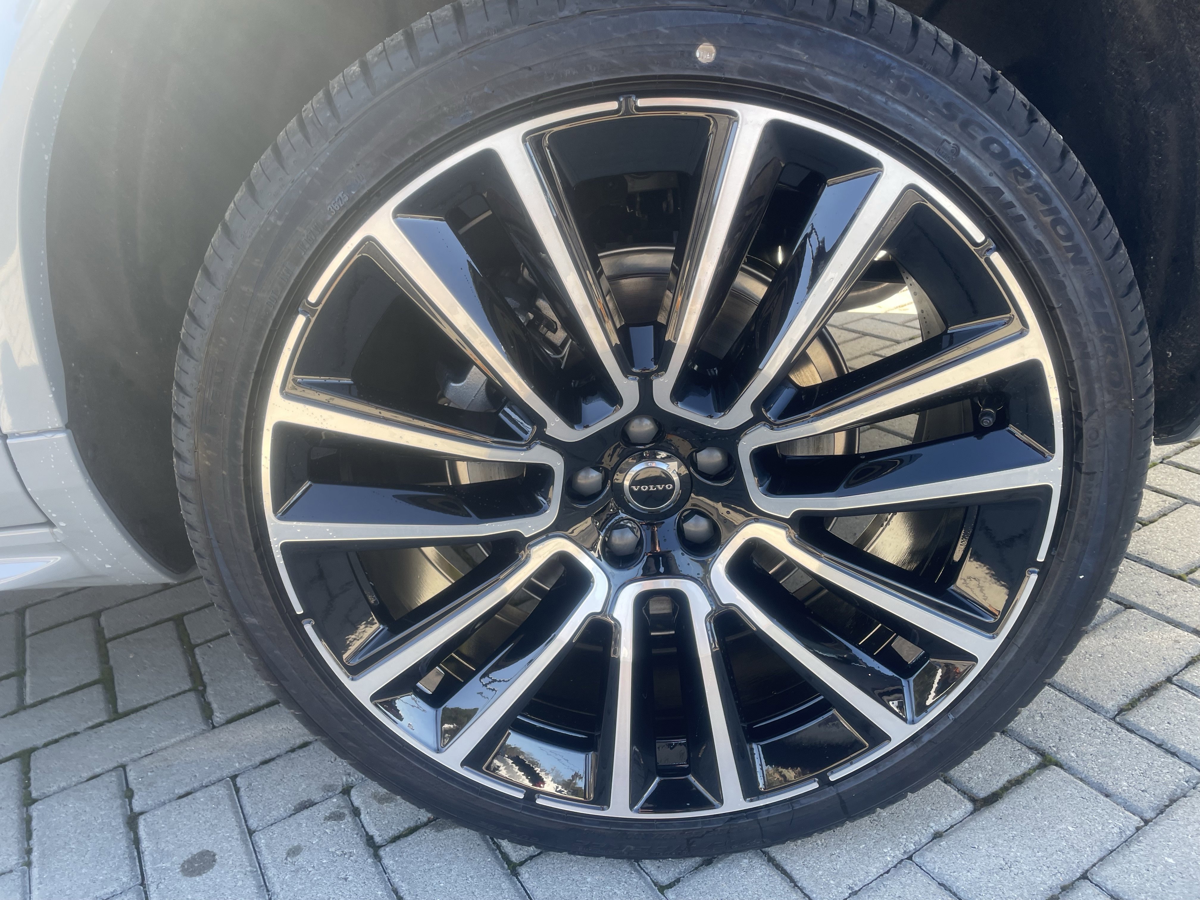 New 2026 Volvo XC90 B6 Plus w/ Protection Package Premier image 8