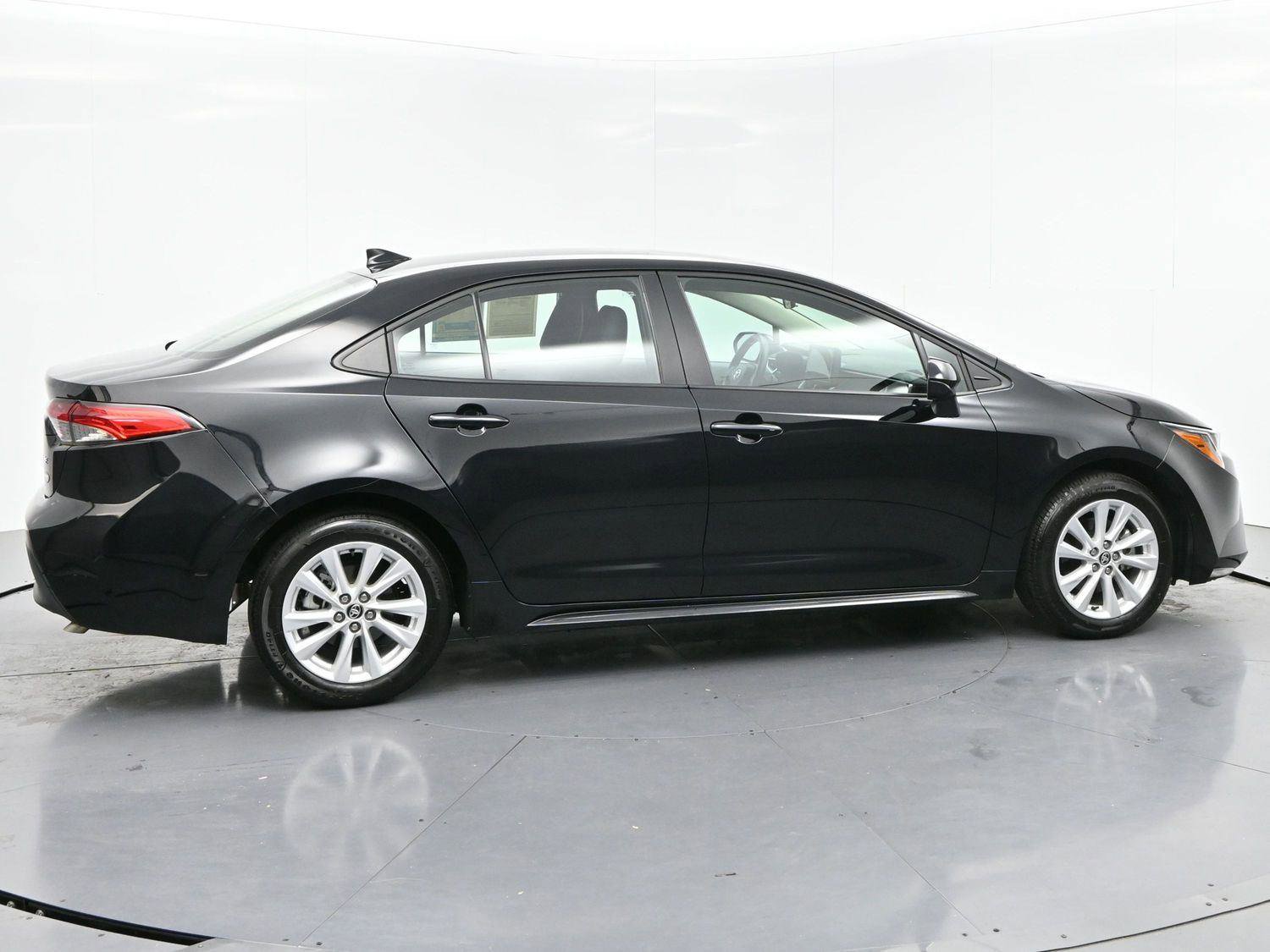 Used 2024 Toyota Corolla LE w/ LE Convenience Package image 8