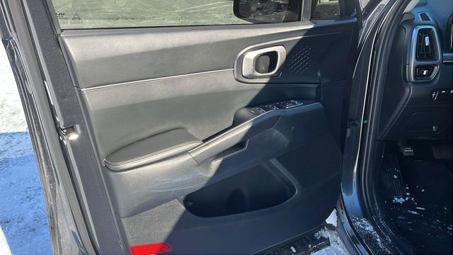 Used 2023 Kia Sorento LX image 6