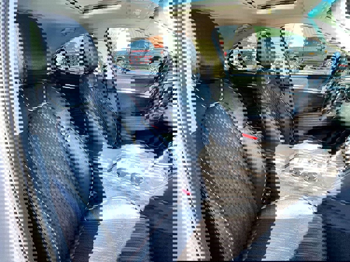 Used 2022 Genesis G70 2.0T w/ Prestige Package image 10