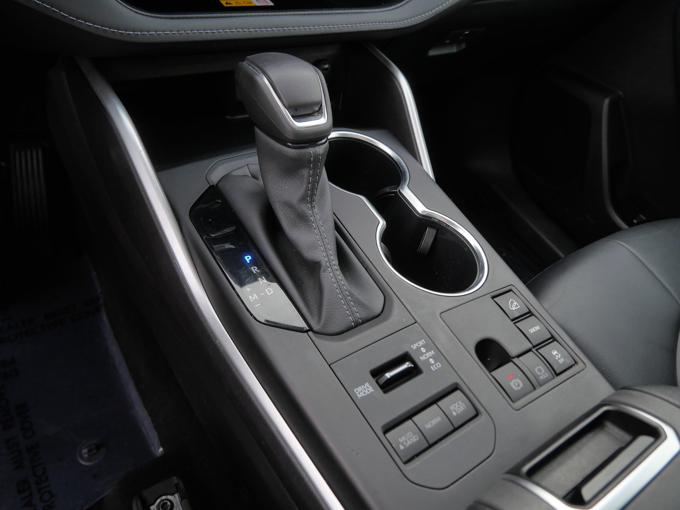 Certified 2024 Toyota Highlander XLE image 25