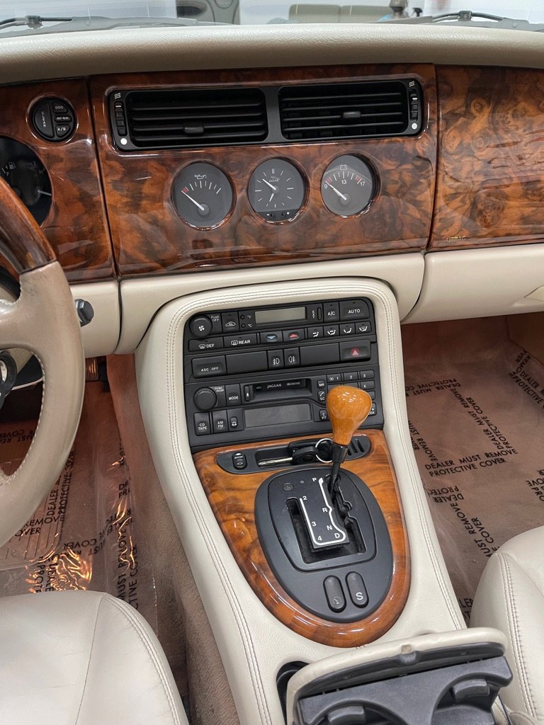 Used 1999 Jaguar XK8 image 26