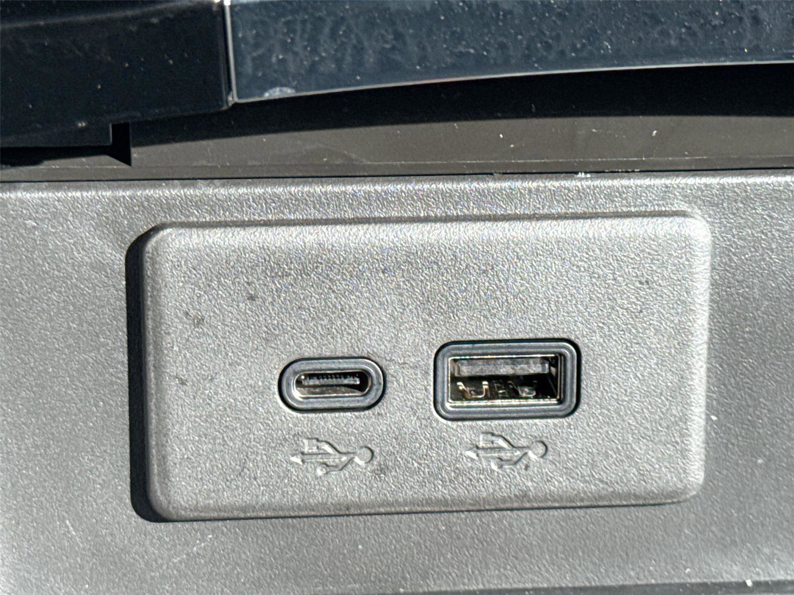 Used 2024 Buick Envision Avenir image 37