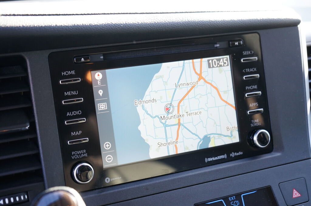 Used 2020 Toyota Sienna XLE w/ XLE Navigation Package image 24