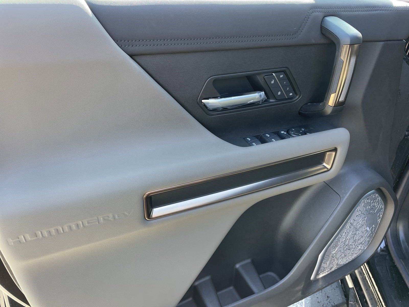 New 2025 GMC Hummer EV 3X w/ LPO, Roof Cross Rail Package image 13