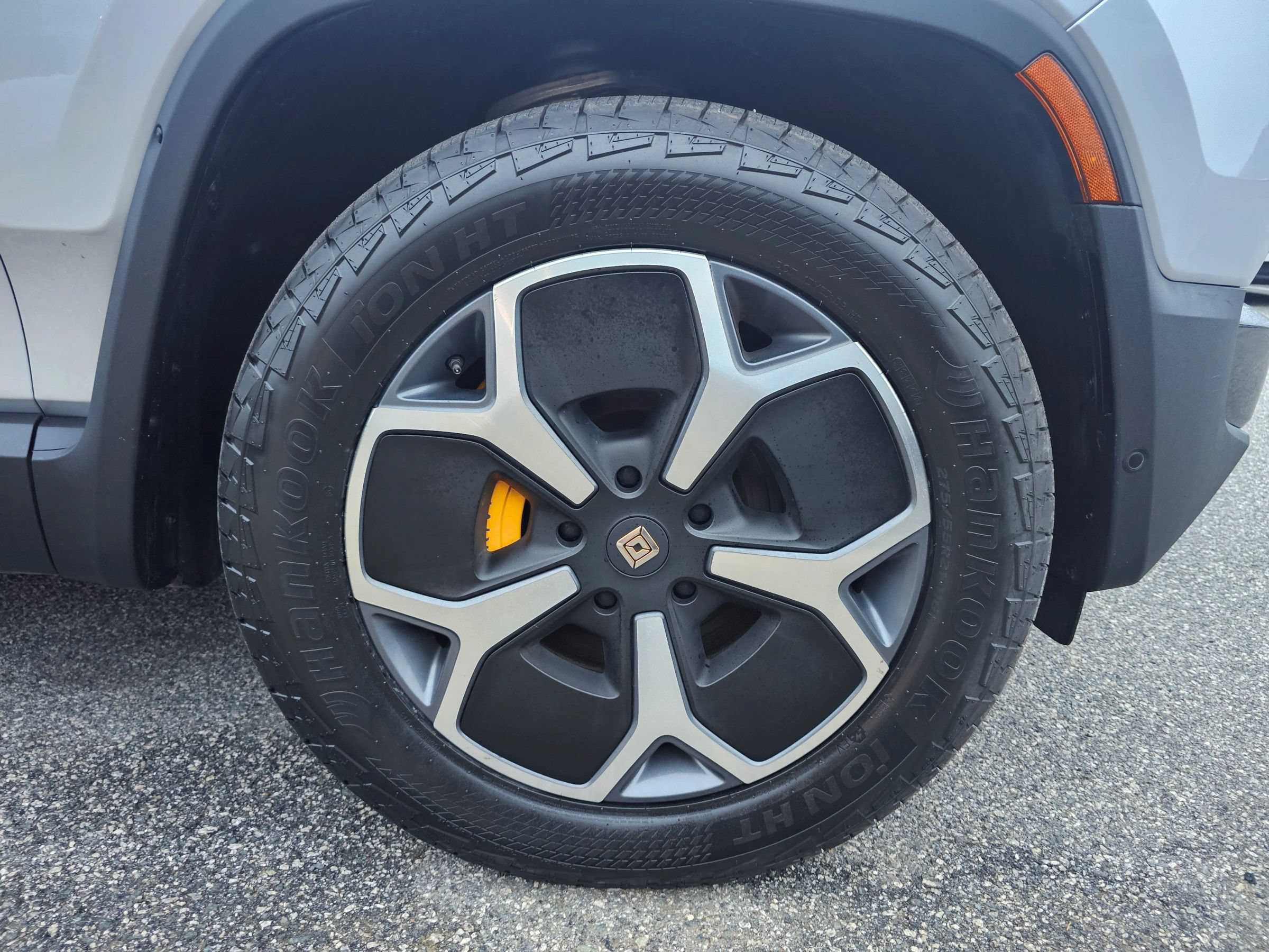 Used 2024 Rivian R1S Adventure Quad AWD/4WD image 33