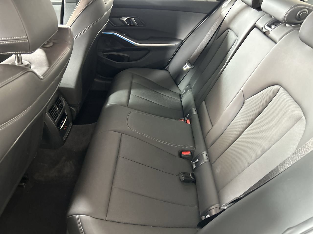 Used 2025 BMW 330i xDrive Sedan AWD/4WD image 24