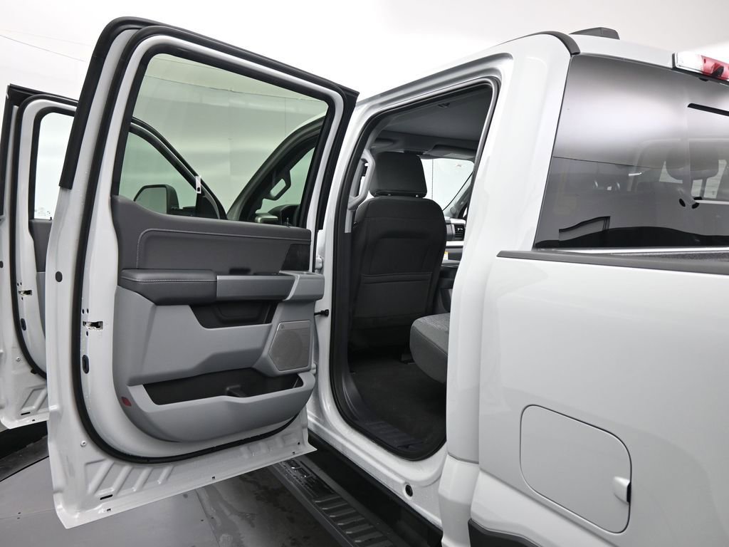 New 2026 Ford F250 XLT w/ XLT Premium Package image 18