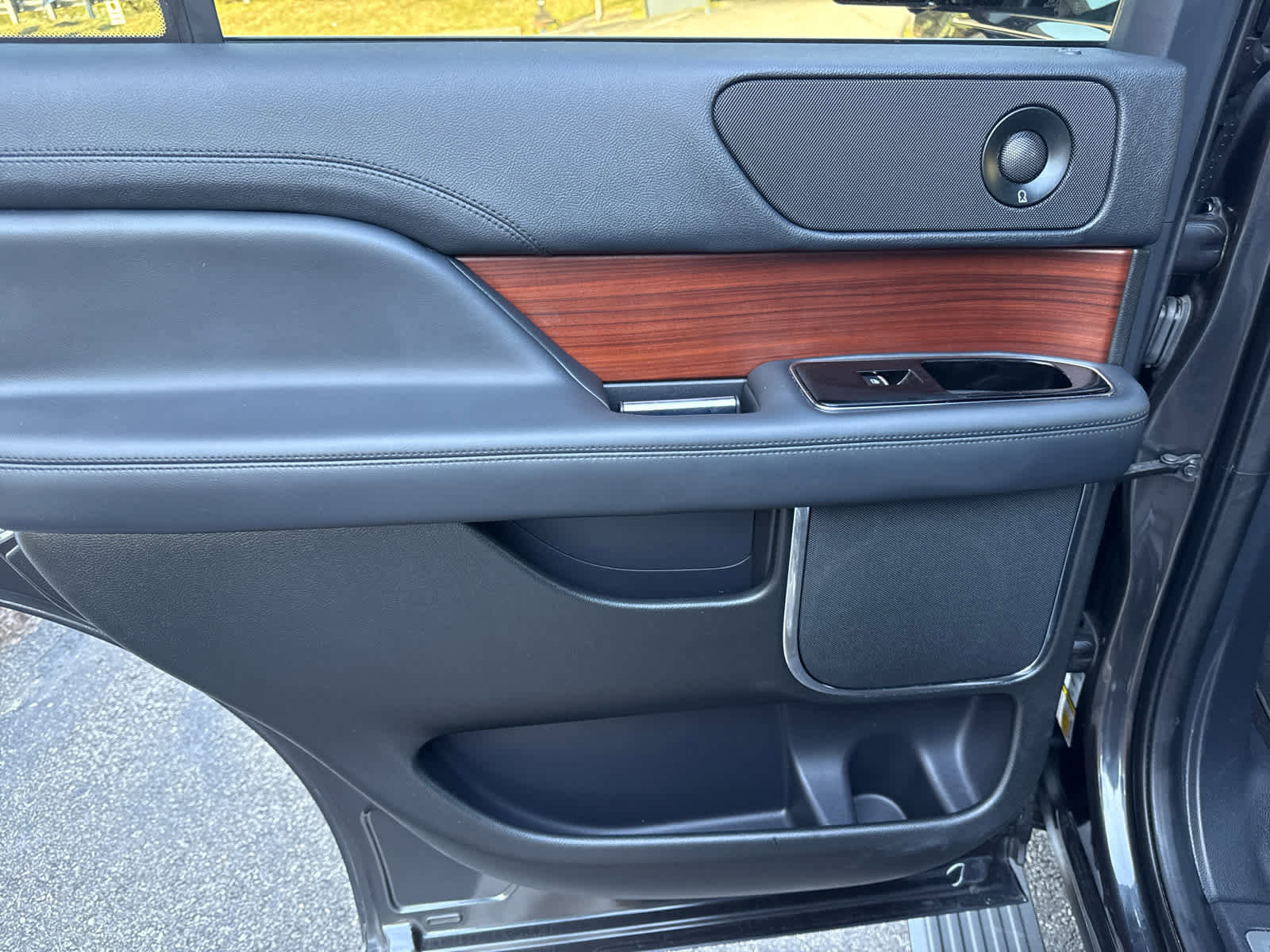 Used 2023 Lincoln Navigator Reserve image 19