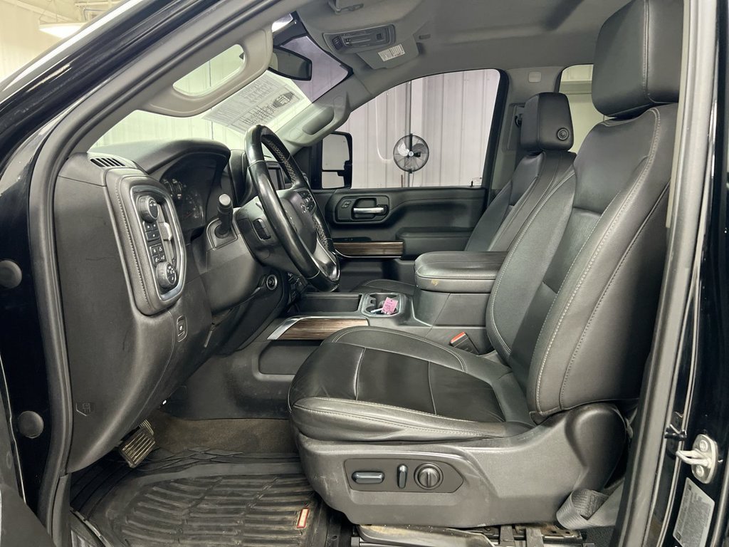 Used 2023 Chevrolet Silverado 2500 LT w/ Midnight Edition AWD/4WD image 19