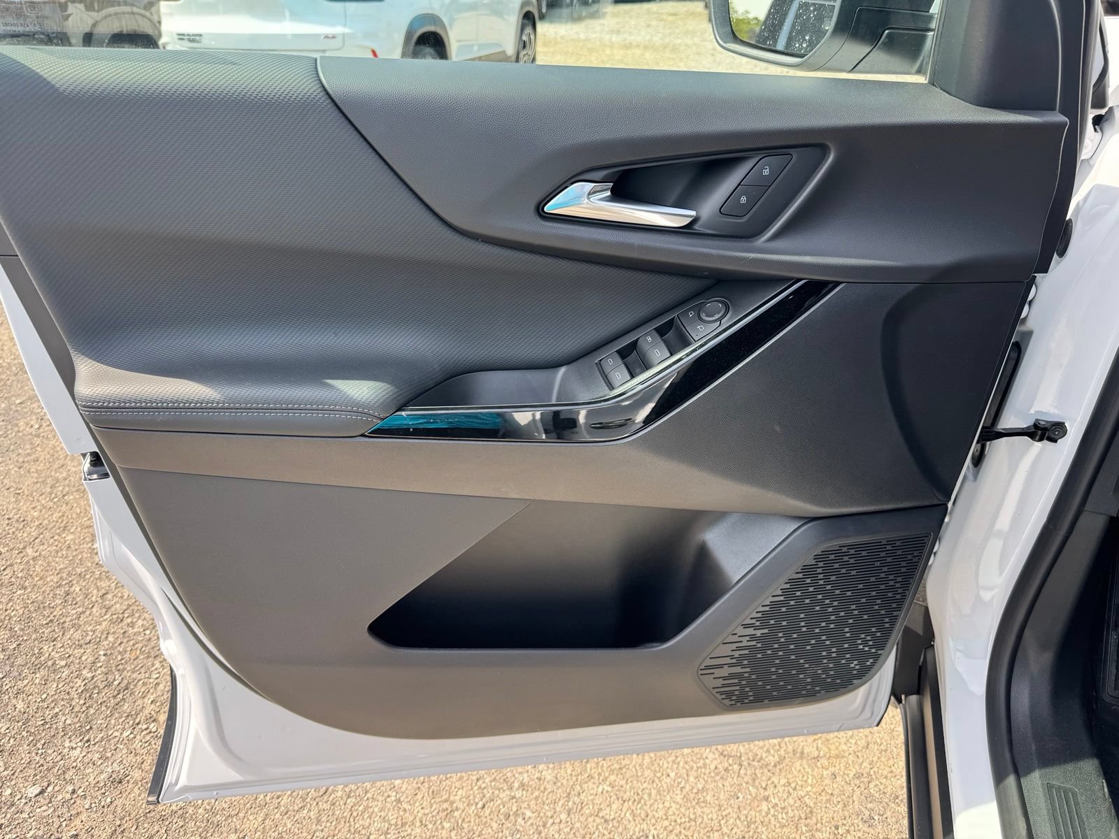 New 2027 Chevrolet Equinox LT FWD image 11