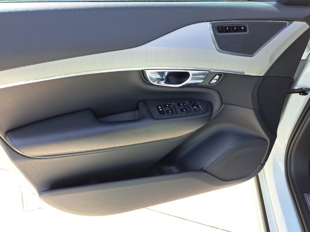 Used 2021 Volvo XC90 T5 Momentum w/ Protection Package Premier image 15