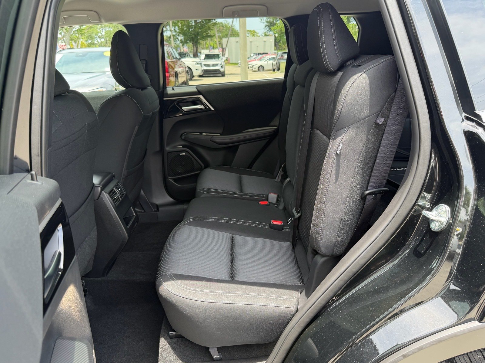 Used 2025 Mitsubishi Outlander ES AWD/4WD image 13