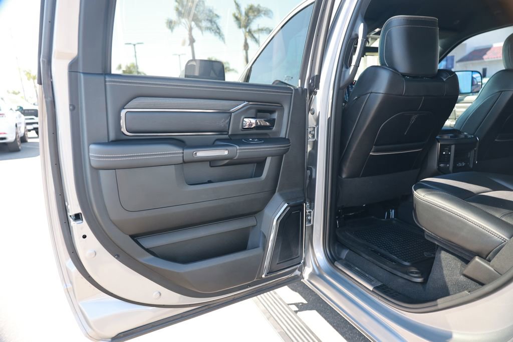 Used 2022 RAM 2500 Limited AWD/4WD image 35