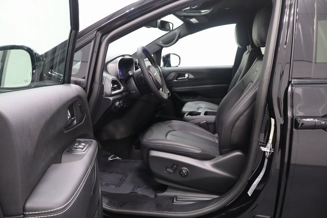 New 2026 Chrysler Pacifica Select image 10
