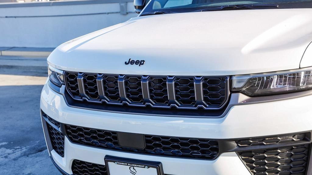 New 2026 Jeep Grand Cherokee Altitude AWD/4WD image 6
