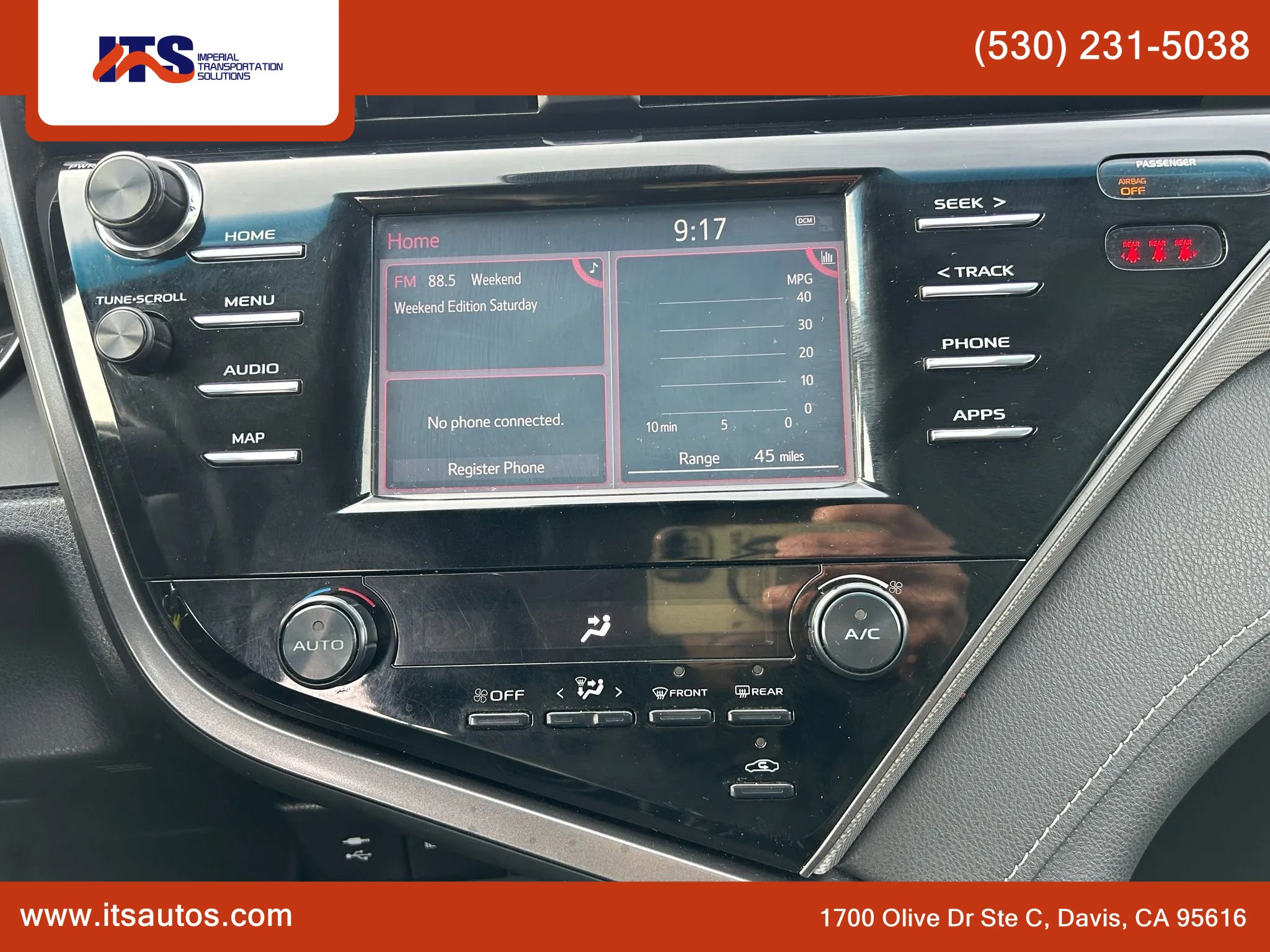 Used 2019 Toyota Camry SE w/ Carpet Mat Package image 17