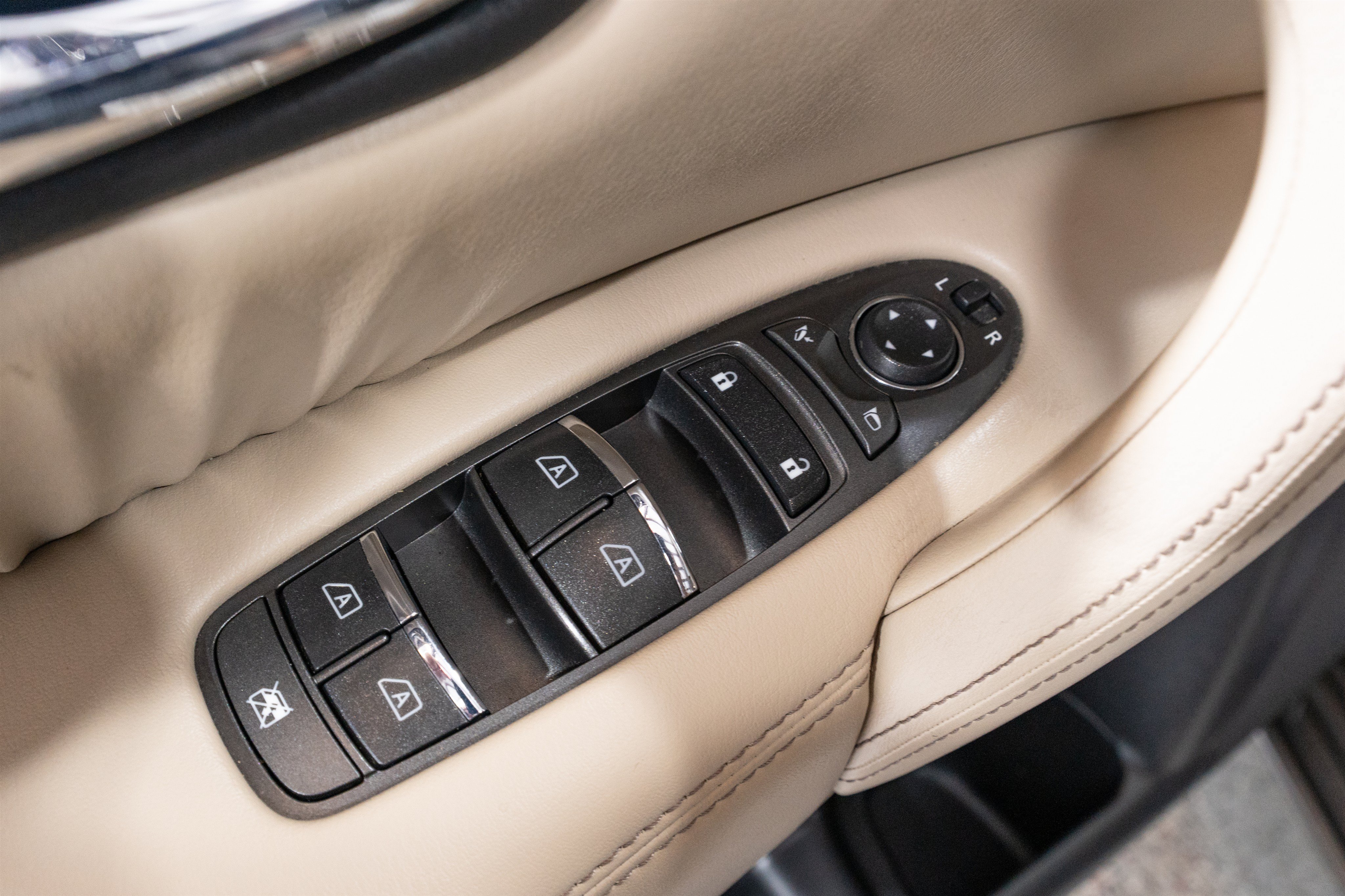 Used 2022 Nissan Armada Platinum RWD image 15