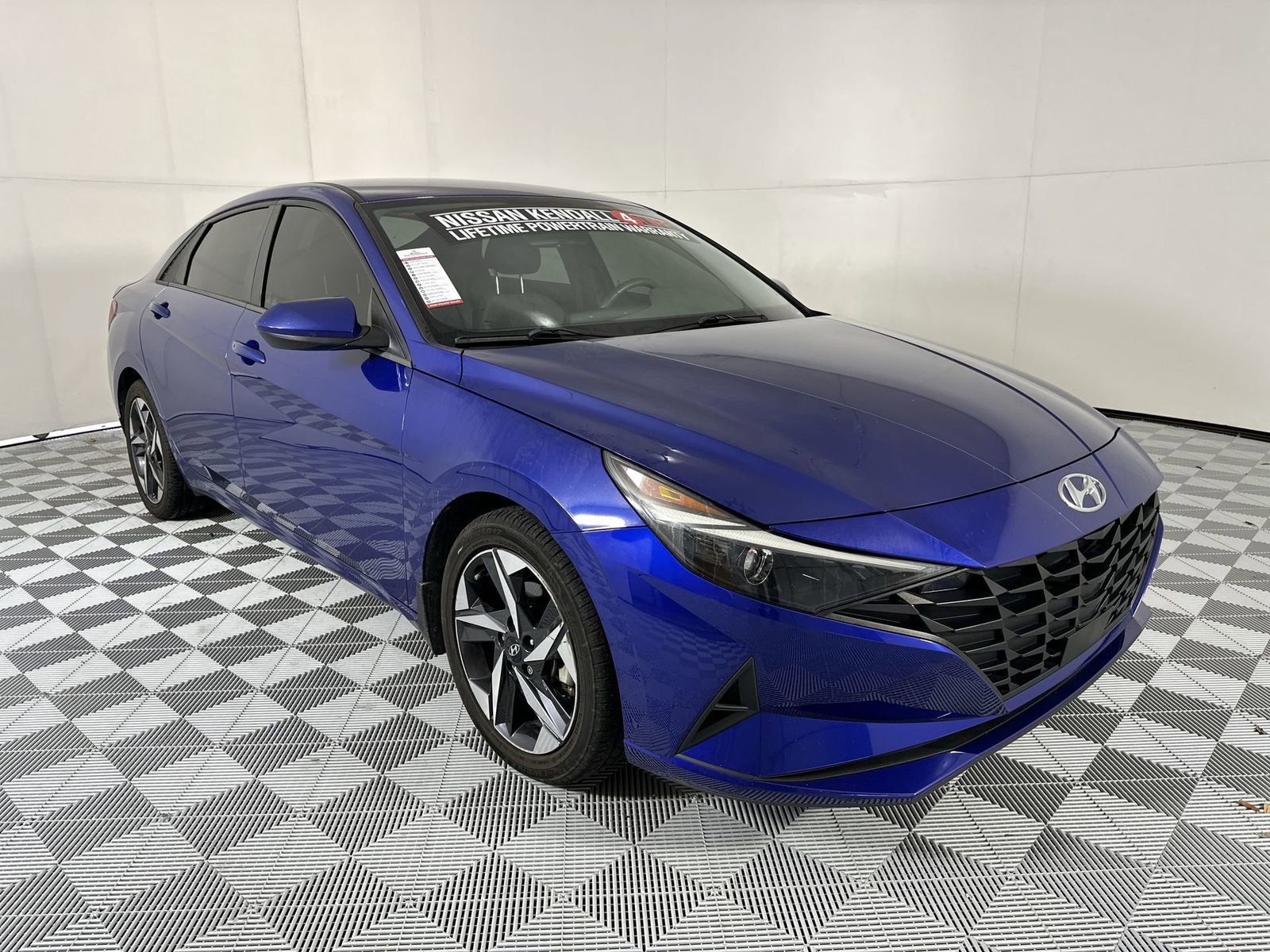 Used 2023 Hyundai Elantra SEL w/ Convenience Package FWD image 2