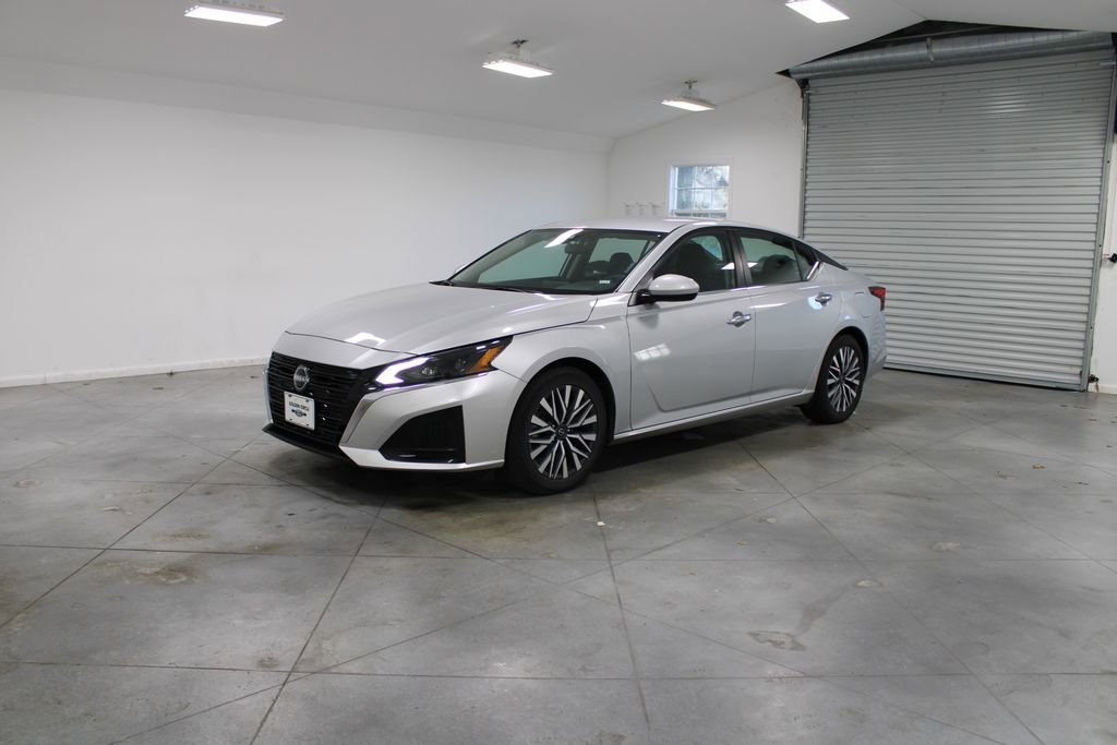 Used 2023 Nissan Altima 2.5 SV image 4