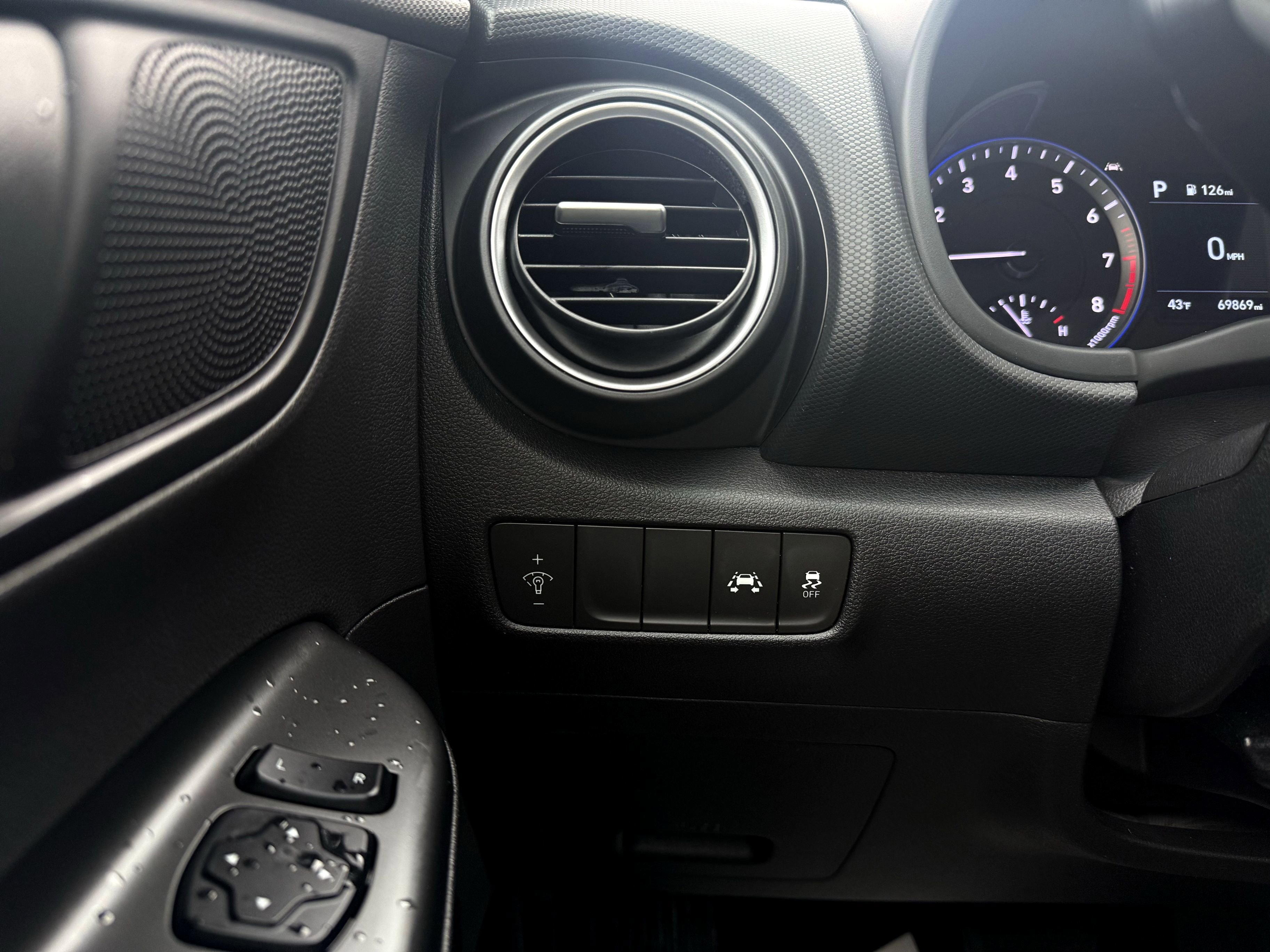 Used 2020 Hyundai Kona SE image 16