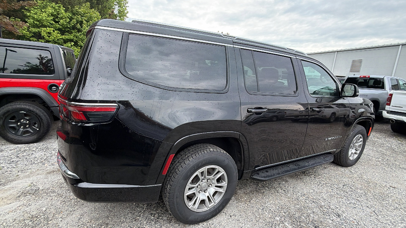 Used 2024 Jeep Wagoneer 4WD image 8